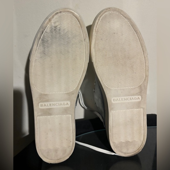 Balenciaga - Picture 5 of 6
